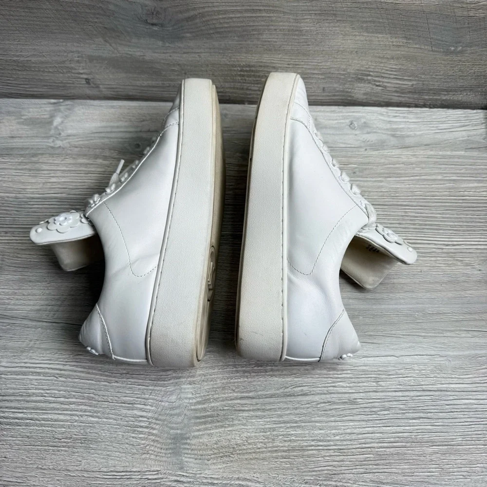 Michael Kors Mindy White Floral accent Women's leather Sneakers size 8.5